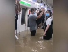 郑州地铁被困者讲述惊魂120分钟,车厢