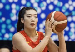 前女篮领队被曝出轨国手李梦,中国女篮夺得了一块银