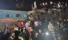 印度列车相撞已致233死 莫迪:痛心,大
