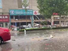 山东一门店爆炸 相邻银行损毁严重